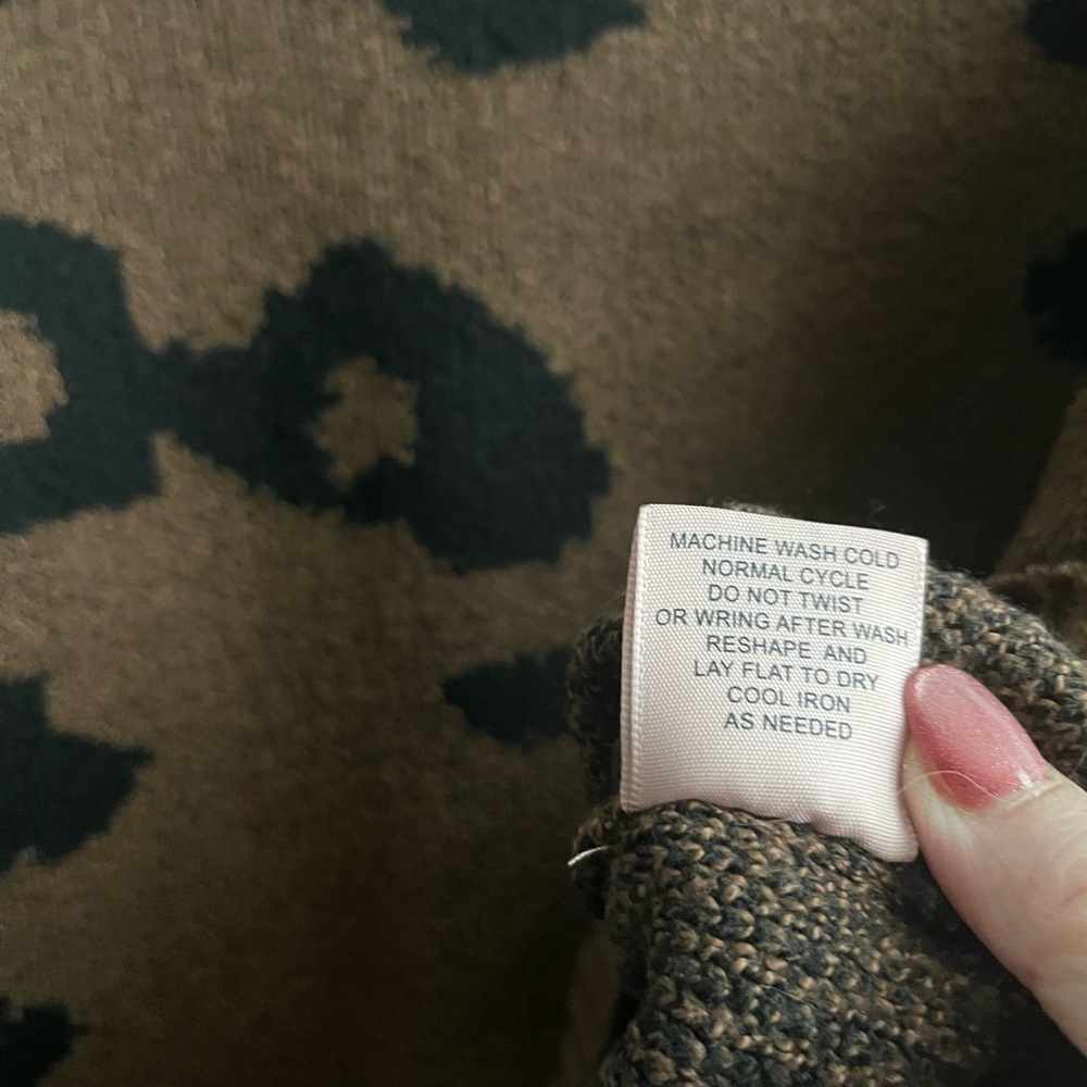 Brown Leopard Print Turtleneck Sweater – Size M - Picture 5 of 7